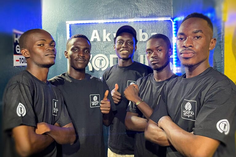 De Flow 2 Grace au contrat de label : All For Jesus signe avec KOPHI'S MUSIC et change l'histoire du gospel ivoirien