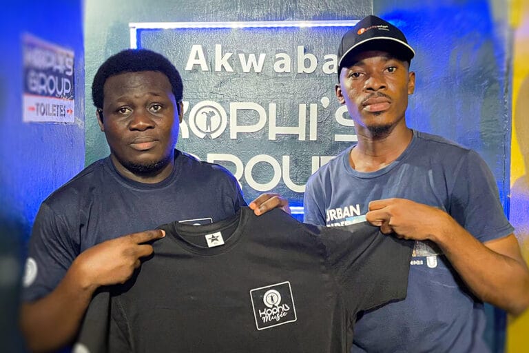 Groupe Gospel All For Jesus signé par Monsieur Kophi à KOPHI'S MUSIC après leur passage dans Flow 2 Grace sur JASIN FÊ – Abidjan décembre 2025