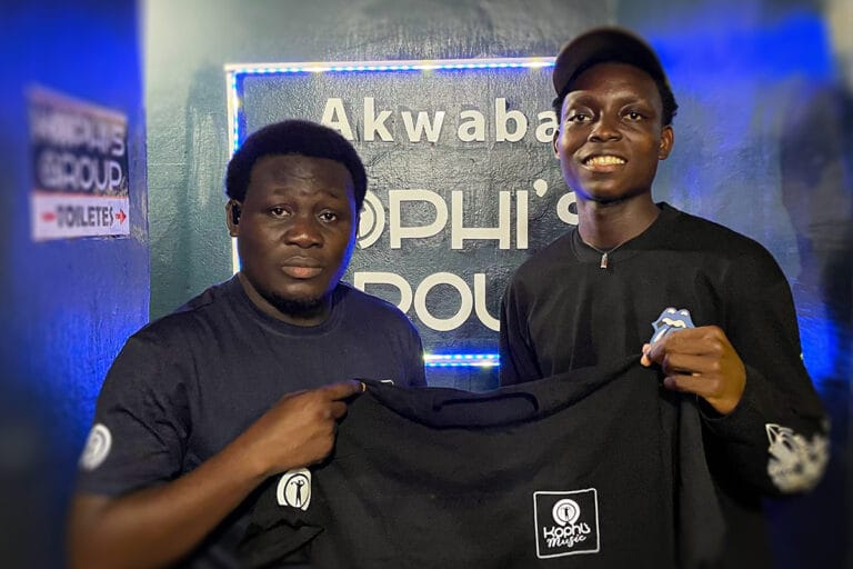 Groupe Gospel All For Jesus signé par Monsieur Kophi à KOPHI'S MUSIC après leur passage dans Flow 2 Grace sur JASIN FÊ – Abidjan décembre 2025