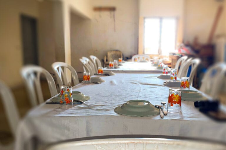 Le 3 janvier 2026, KOPHI'S MUSIC, label de KOPHI'S GROUP SAS, a accueilli ses nouveaux artistes signés — ALL FOR JESUS et Eustache Melody — autour d'un déjeuner intime chez le Président Fondateur.