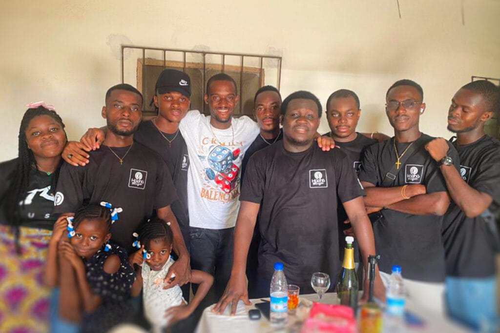 Le 3 janvier 2026, KOPHI'S MUSIC, label de KOPHI'S GROUP SAS, a accueilli ses nouveaux artistes signés — ALL FOR JESUS et Eustache Melody — autour d'un déjeuner intime chez le Président Fondateur.