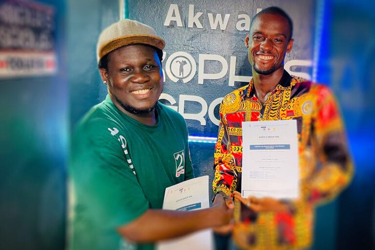 Eustache Mélody signe chez KOPHI'S MUSIC - Le chantre ivoirien rejoint le label Urban Gospel d'Abidjan